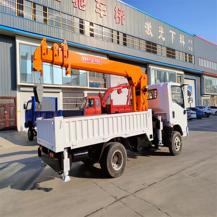 北塔区三轮随车吊定制 农用改装机自备吊中瑞长期出售